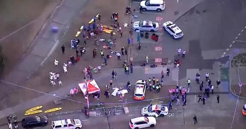 Sydney deki silahlı saldırıda saldırganların baba oğul olduğu tespit edildi