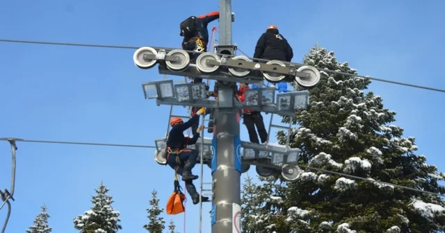 Uludağ daki tatbikat gerçeği aratmadı AFAD ve Jandarma, ekipleri Uludağ da kışa hazır Bursa Haberleri
