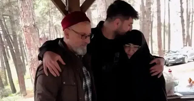 Pilav satarak anne babasını umreye gönderdi VİDEO İZLE