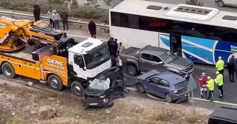 Ankara da vinç, 13 araca çarptı; 5 yaralı