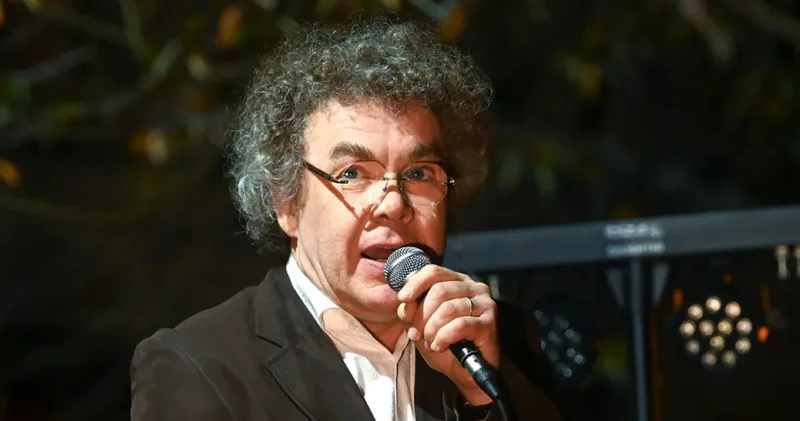 Almanya da aşırı sağcı AfD milletvekili hakkında Nazi selamı vermekten suç duyurusunda bulunuldu Dış Haberler