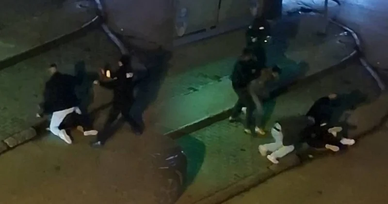 Sokaktaki kavga meydan savaşına dönüştü! Bekçilerden biber gazlı müdahale