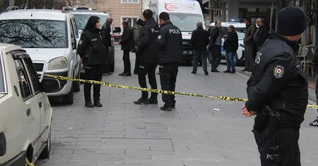 Yoldan geçenleri bıçakladı: 1 i ağır 3 yaralı Kayseri Haberleri