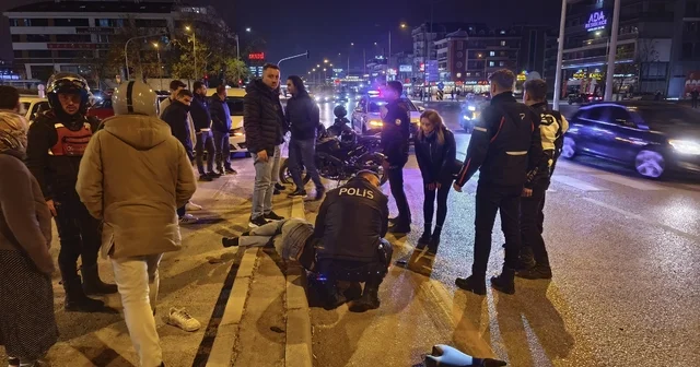 Direksiyon kontrolüne kaybeden motosiklet sürücüsü yön tabelasına çarptı; 2 yaralı Denizli Haberleri