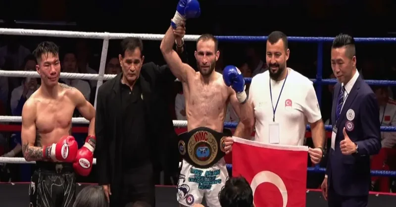 Altın Kemer Türkiye nin! Şampiyon dövüşçü Çinli rakibini devirdi