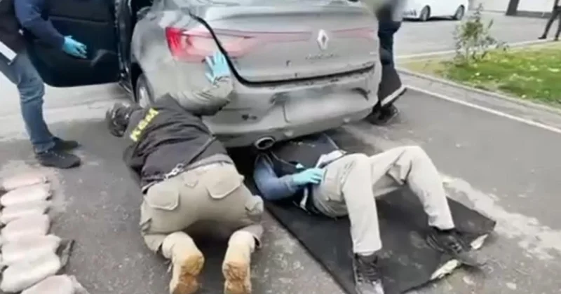Otomobilin koltuklarına gizlenmiş 56 kilo uyuşturucu ele geçirildi