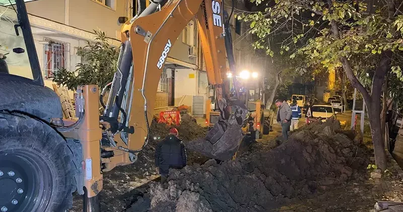 Avcılar da İSKİ nin çalışma yaptığı sokakta göçük; yaralanan işçi hastaneye kaldırıldı