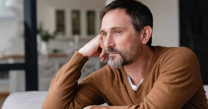 Psikolojiye göre hayatından memnun olmayan erkekler, farkında olmadan tekrar tekrar şu 6 alışkanlığı sergiler Sözcü Gazetesi