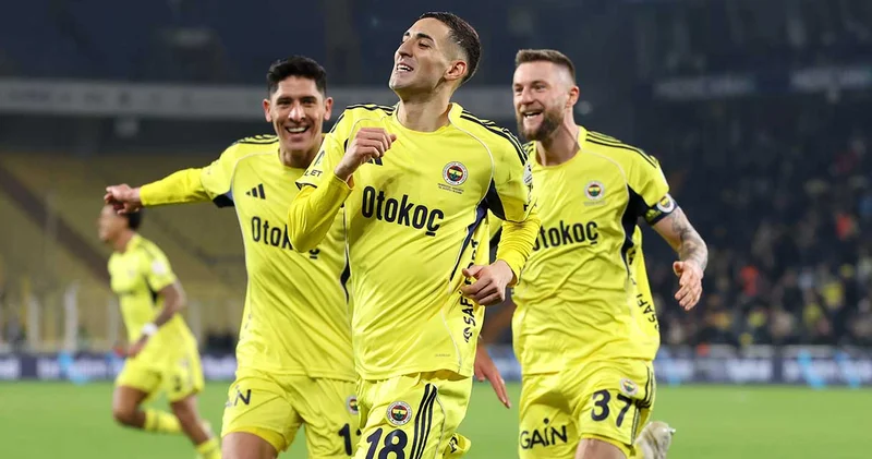 Fenerbahçe çok rahat kazandı: Galatasaray ın arkasına yapıştı