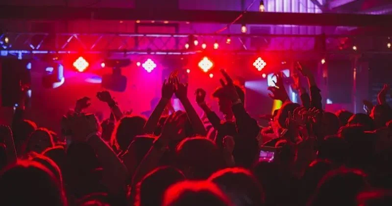 İsmail Saymaz: Ankara da kız çocuklarının gece kulüplerinde çalıştırılması soruşturmasında bakanlık yetkilileri şüpheliler arasında