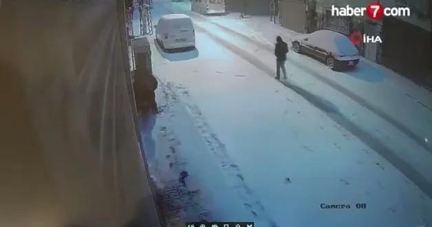 Altın ve dövizlerini 3 aydır yanında taşıyan adam gasp edildi