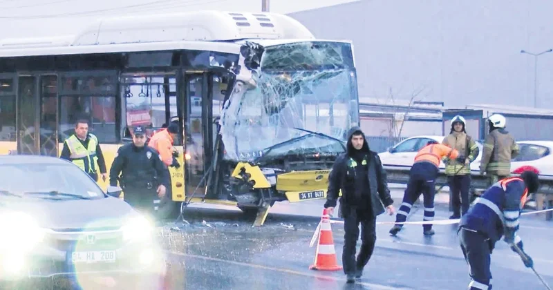3 İETT otobüsü zincirleme kaza yaptı 5 yaralı