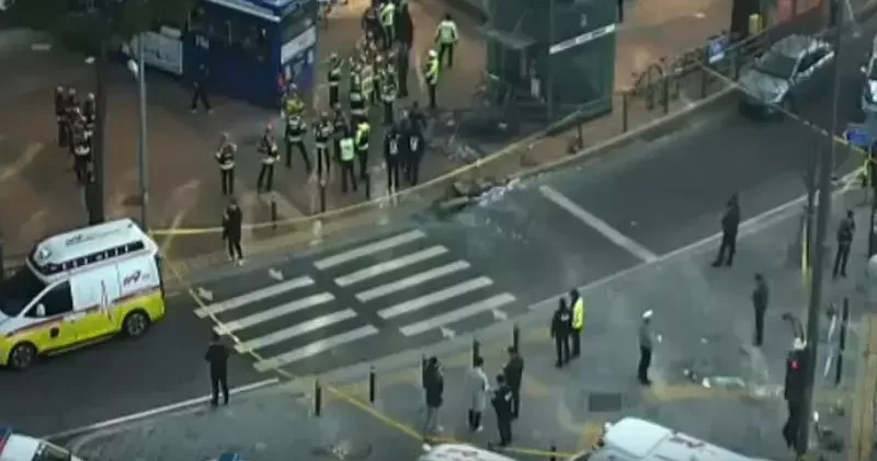 Güney Kore’de otobüs banka binasına çarptı: 13 yaralı