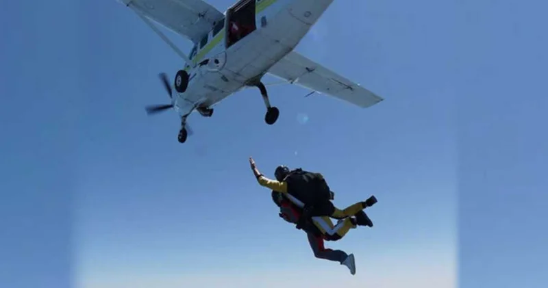 Buray 4 bin 500 metreden atladı