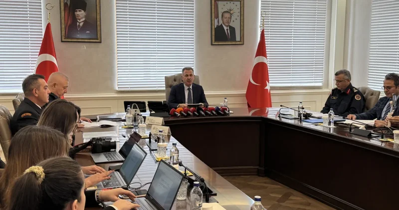 İzmir Valisi Elban, kent genelindeki asayiş istatistiklerini açıkladı: Yüzlerce çete çökertildi, uyuşturucudan on binler gözaltına alındı!