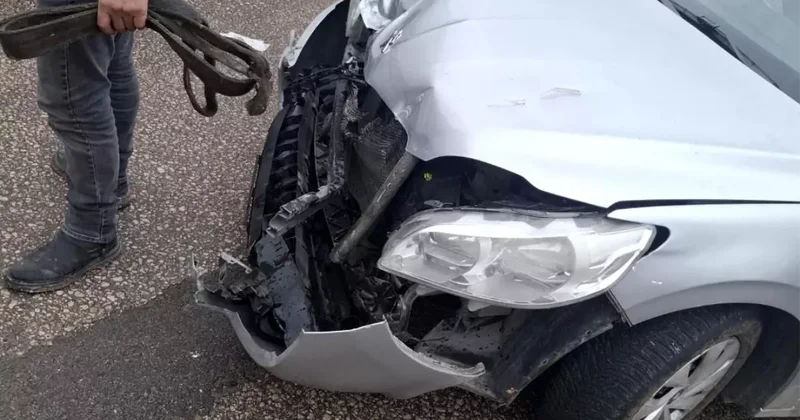 Çöp kamyonuyla arkadan gelen otomobilin arasına sıkışan işçi hayatını kaybetti