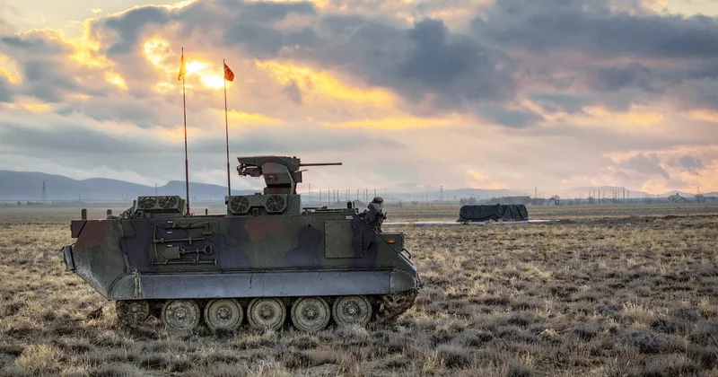 Türkiye nin ilk elektrikli zırhlı personel taşıyıcısı E ZPT görücüye çıktı