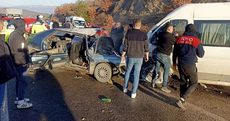 Öğrenci servisi ile otomobil çarpıştı: 1 ölü 4 yaralı!