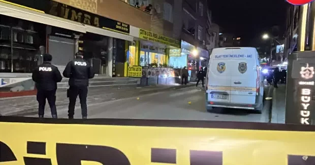 Kocaeli haberleri Kebap yemeye gelenlerin üzerine kurşun yağdı: 2 yaralı 16 Ocak 2026