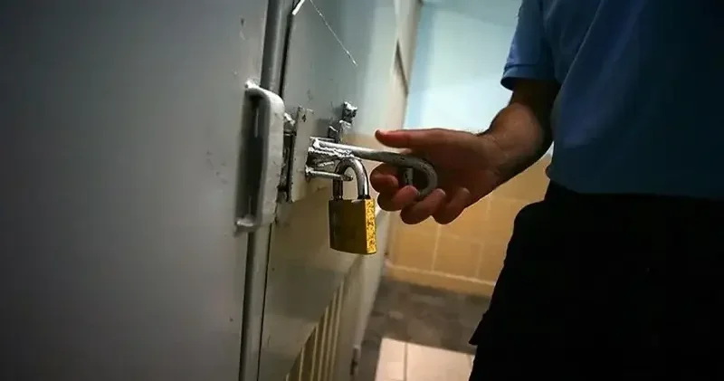 İzmir’de cezaevinde infaz koruma memurlarına saldırı Gündem Haberleri