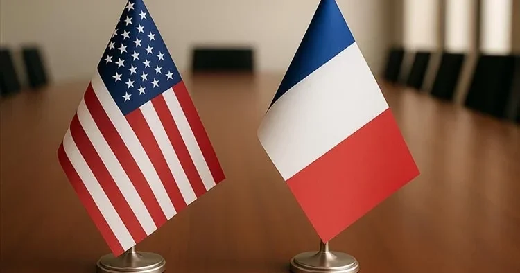 Fransa dan ABD ye uyarı: Grönland egemen bir devletin parçası