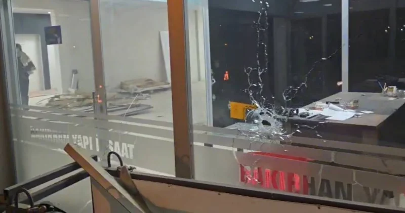 Mardin de gece yarısı saldırı! 4 iş yeri otomatik silahlarla tarandı