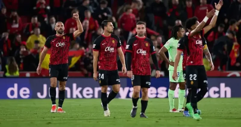 Fenerbahçe den eski golcüsü için dev bütçe! Transferin önünde tek engel var