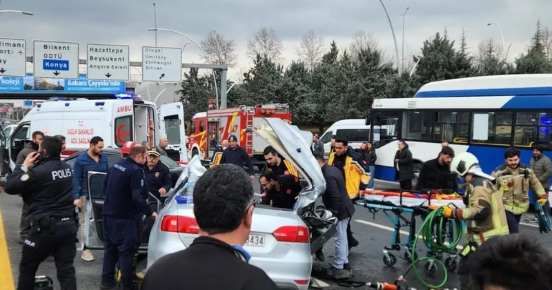 Durakta bekleyen EGO otobüsüne otomobil çarptı: 1 i ağır 4 yaralı