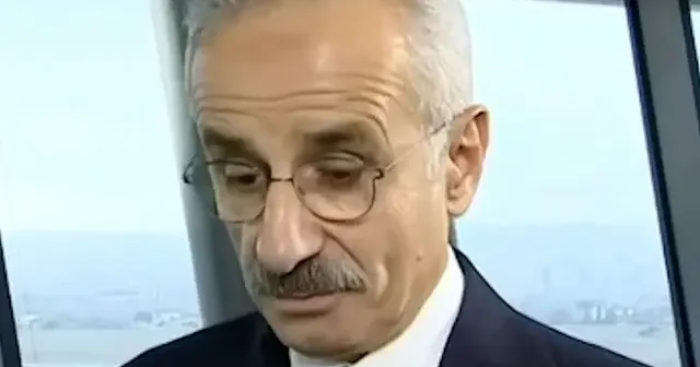 Ulaştırma ve Altyapı Bakanı Abdulkadir Uraloğlu canlı yayında rahatsızlandı: O anlar izleyenleri korkuttu VİDEO İZLE
