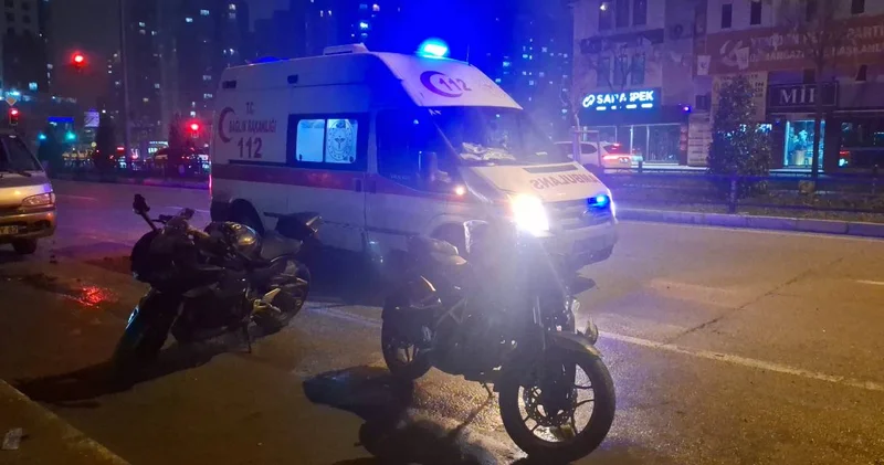Bursa da motosiklet ile otomobil çarpıştı: Ehliyetsiz sürücü ve arkadaşı yaralandı