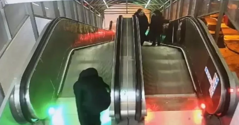 Şehir magandaları kamerada: Yürüyen merdiveni durdurup kaçtılar