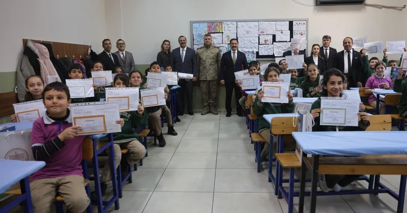 Deprem bölgesinde karne heyecanı