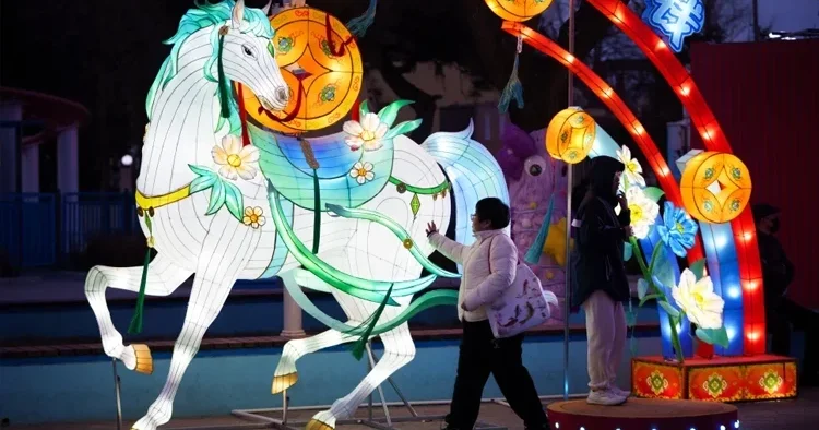 Çin, at yılı kutlamalarına hazırlanıyor: Dünyanın en büyük kitlesel göçü yaşanacak