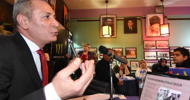 Gazeteci Yazar Orhan Bozkurt, Milli Mücadele nin kritik dönemeçlerini belgeler ve anılar ışığında anlattı Cumhuriyet yolunda hemşehrimiz Atatürk sunumu büyük ilgi gördü Erzurum Haberleri