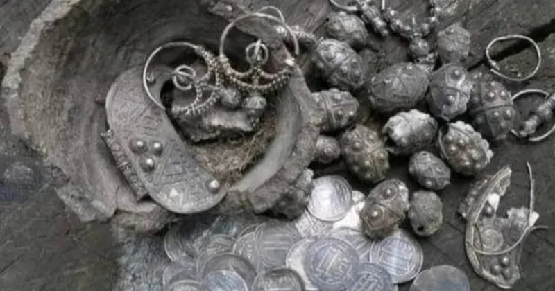 Toprağın altından servet fışkırdı: 10. yüzyıldan kalma hazine bulundu Sözcü Gazetesi