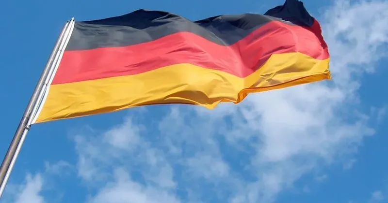 Almanya dan Türkiye ye seyahat edeceklere uyarı: 4 şehir riskli gösterildi; Sosyal medya paylaşımlarına dikkat dendi