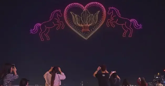 Havai fişekler tarihe karışıyor! Çin bu gösteri için tam iki bin tane kullandı!