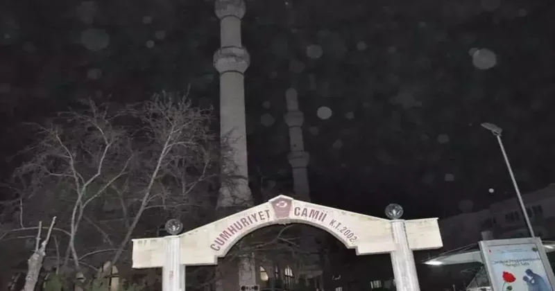 Manisa da imam canını zor kurtardı! Cami avlusunda korku dolu anlar