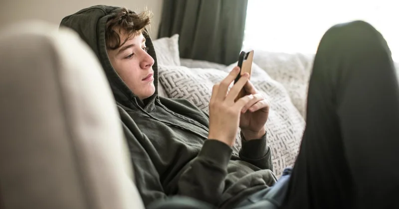 İngiltere, 16 yaş altının sosyal medya kullanımına ilişkin düzenlemeyi hızla yapacak