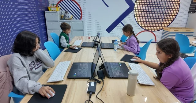 Bilim Demirci bölgenin eğitim üssü oldu TÜBİTAK destekli Bilim Demirci yoğun ilgi görüyor Türkiye nin 41. Bilim Merkezi olan Bilim Demirci 4 ayda 3 bin 500 öğrenciye hizmet verdi Manisa Haberleri