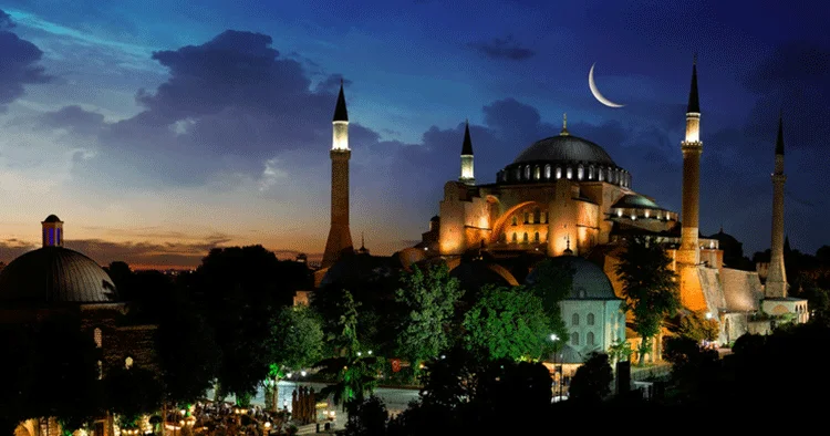 Hayatınızın yeni asistanı Hürriyet Super App, Ramazan ayında da yanınızda Aylık imsakiye, namaz vakitleri, ezan bildirimleri Kıble ve Kur an özelliğiyle...