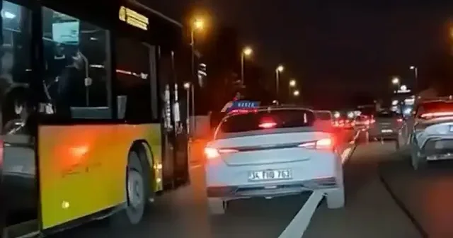 Öndeki araca selektör atarak kazayı önledi: O anlar kamerada VİDEO İZLE