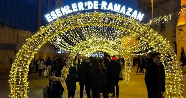 Esenler sokakları Ramazan’ı ışıl ışıl karşılıyor VİDEO İZLE