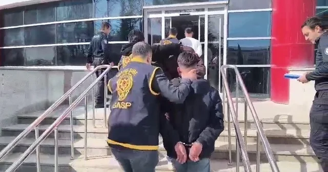 Bir kişinin ağır yaralandığı bıçaklı saldırıda 3 şahıs gözaltına alındı Adıyaman Haberleri