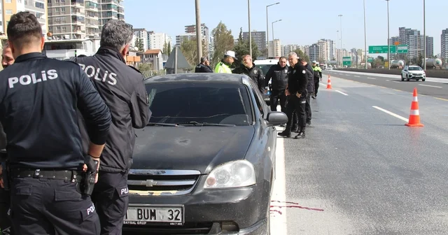 Otoyolda araç içinde sır ölüm: Başından tüfekle vurulmuş halde bulundu Adana Haberleri