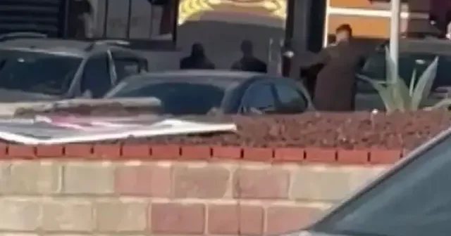 İzmir de hareketli anlar: Pompalı tüfekle güpegündüz yaylım ateşi açtı VİDEO İZLE