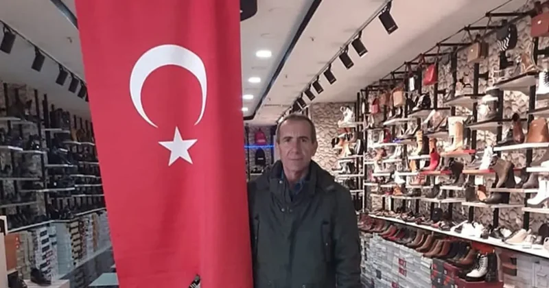 Babasını 12 bıçak darbesiyle katletti: Öldüğünden emin olduktan sonra...