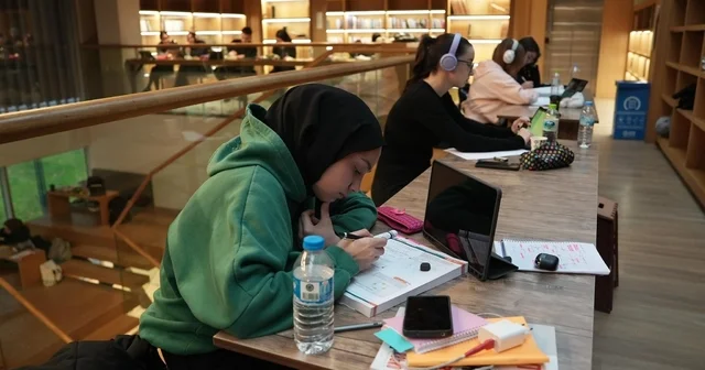 Kütüphaneler sahura kadar açık olacak Başkan Özlü: Siz hayallerinizin peşinden gidin, biz ışıkları hep açık tutarız Düzce Haberleri