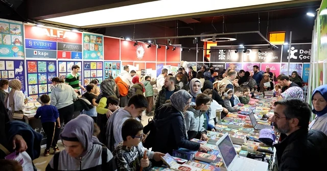 Sakarya Çocuk Edebiyatı Fuarı hafta sonu yoğun ilgi gördü Sakarya Haberleri