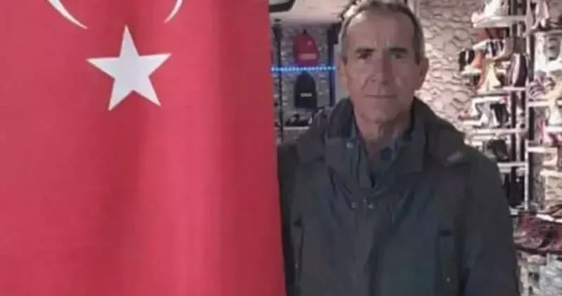 Babasını 12 bıçak darbesiyle yaraladı, yardıma gelen ekiplere kapıyı açmadı